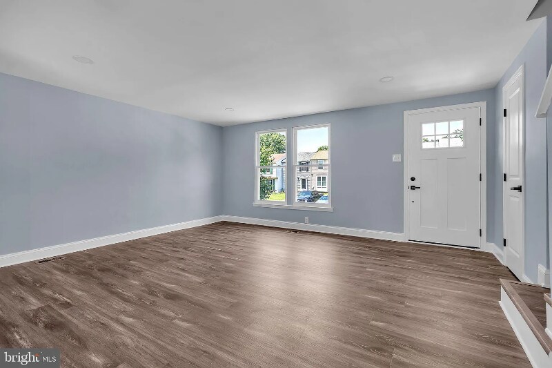 Building Photo - 35 Shrewsbury Ct