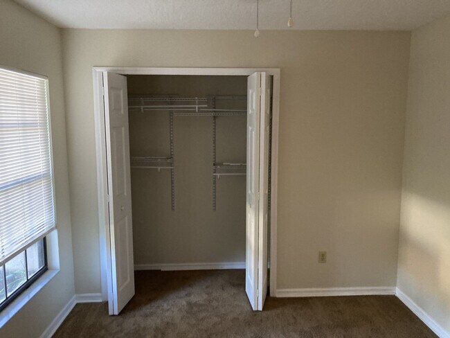 Building Photo - Charming 3 bedroom, 2 bathroom house with ...