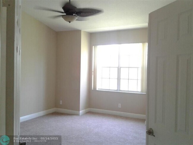 Building Photo - 3409 Lakeside Dr