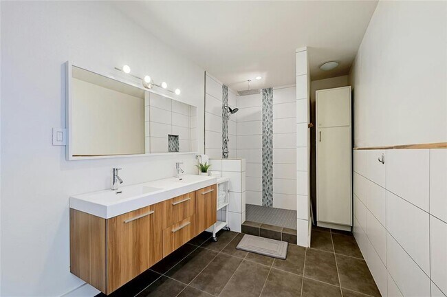 Building Photo - 5700 Penick Dr