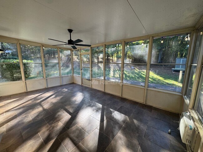 Building Photo - 335 Charlyne Way