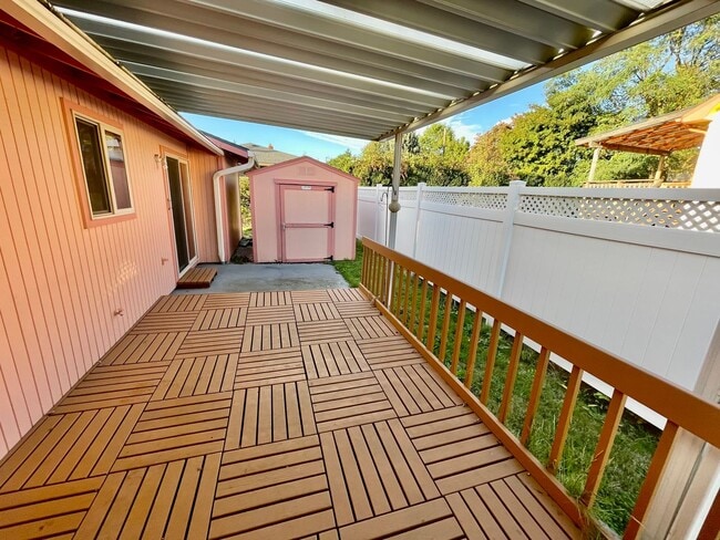 Building Photo - Beautiful 2bd/1bath South Tabor Home with ...