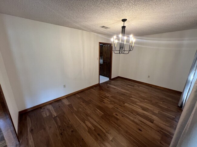 Building Photo - Spacious 4BR Brick Home with Office, Fireplace & Fenced Yard in Parkwood Terrace