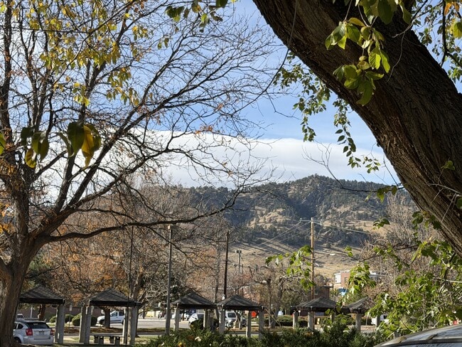 Building Photo - 1324 Balsam Ave