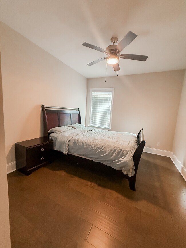 Building Photo - 5742 Vlg Rdg Ln