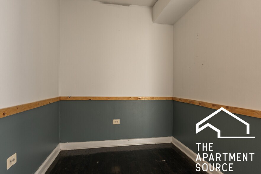 Building Photo - 1530 N Greenview Ave
