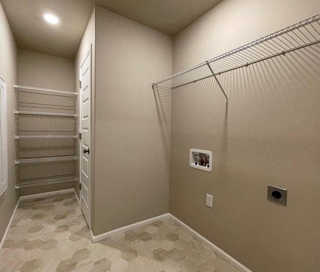 Building Photo - 913 Timberline Ave