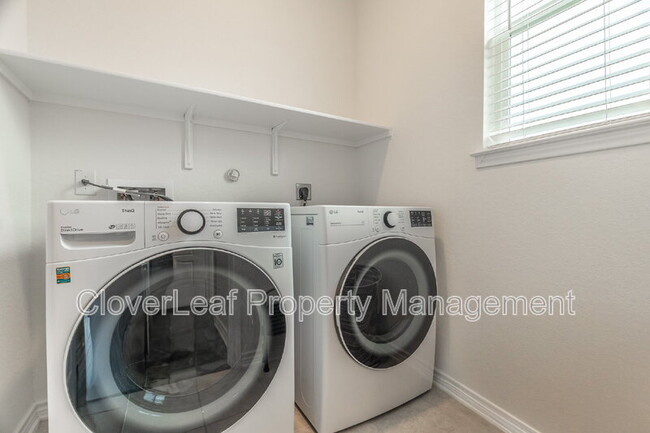 Building Photo - 302 Colonial Blf