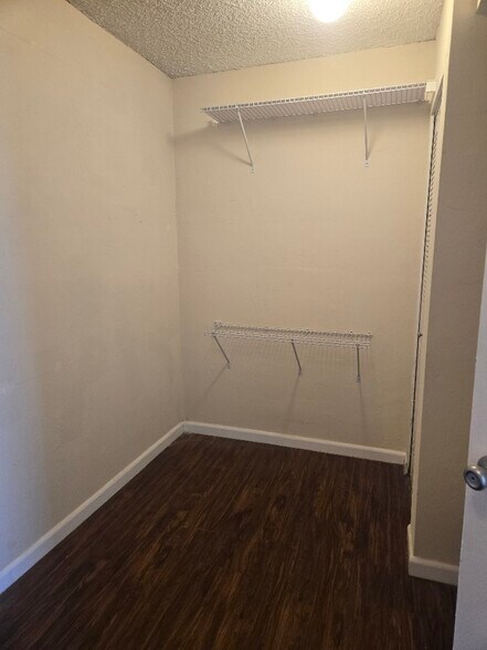 Den - 7900 Tatum Waterway Dr