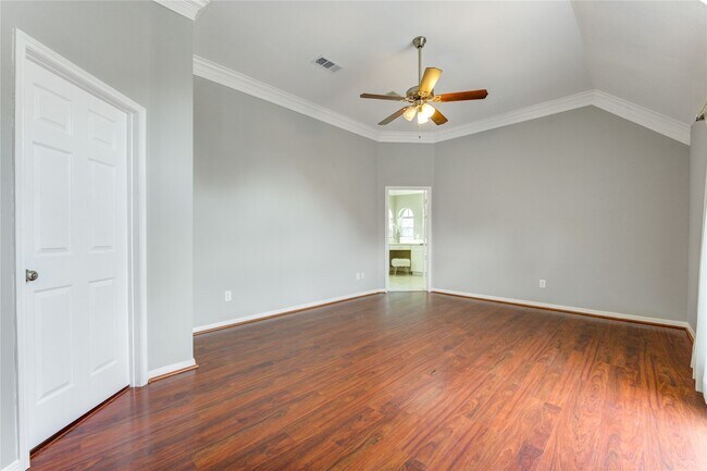 Building Photo - 3223 Richland Dr