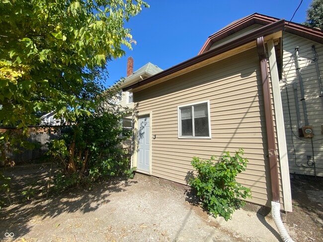 Building Photo - 86 N Holmes Ave