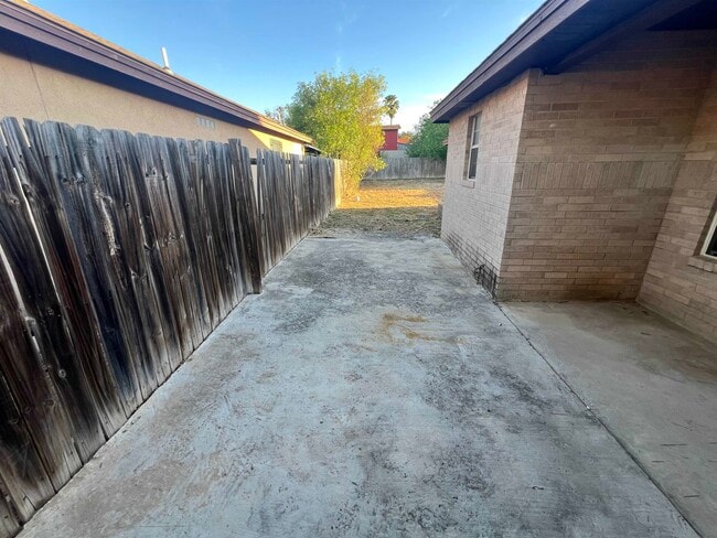 Building Photo - 3423 Pecan St