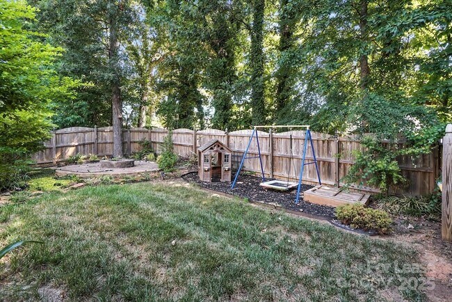 Building Photo - 1737 Hooper Court