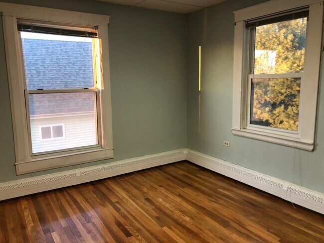 Building Photo - 184 Middle St