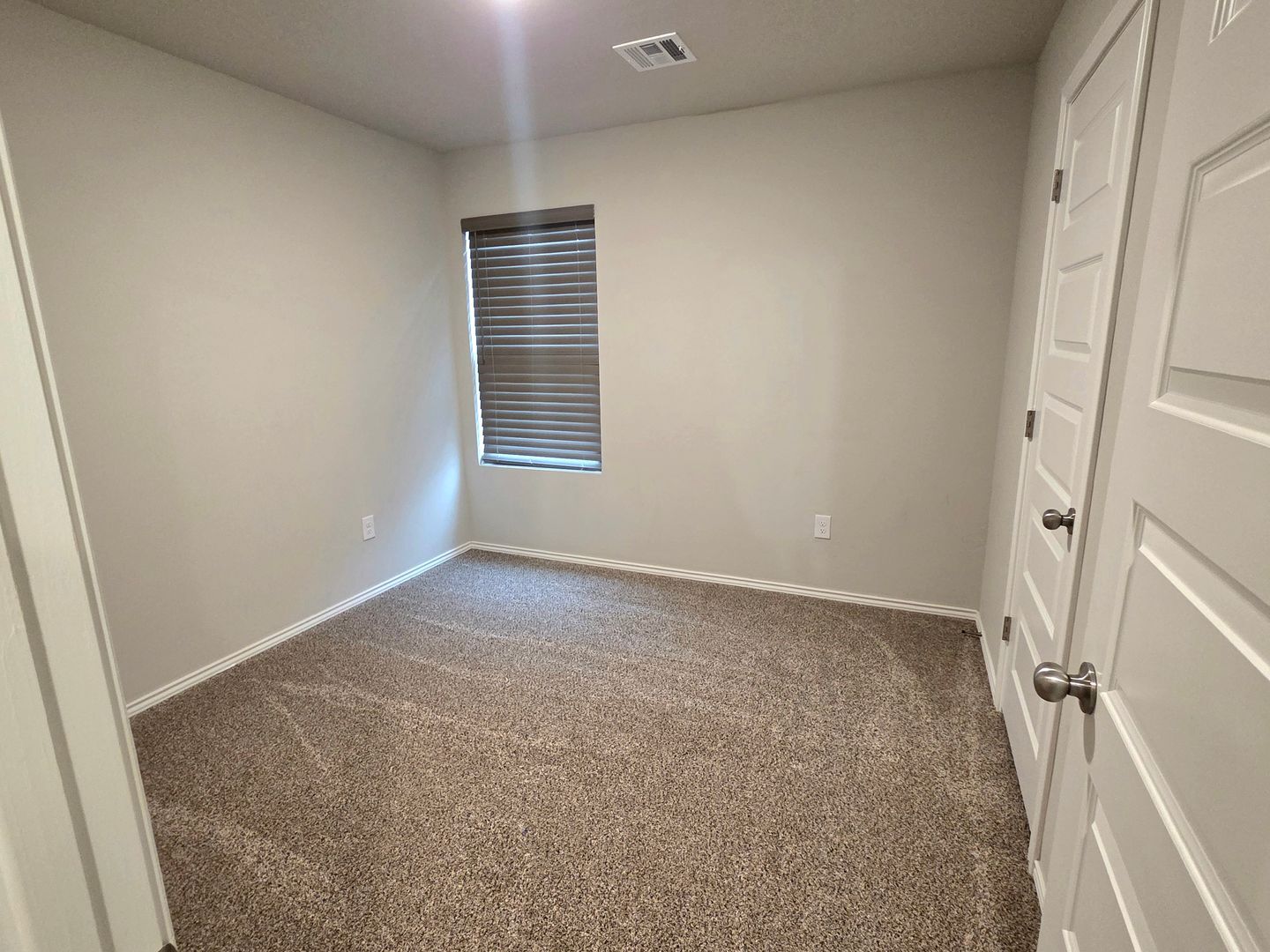 Building Photo - 9704 Saddle Dr