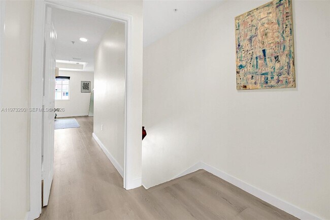 Building Photo - 742 NE 90th St