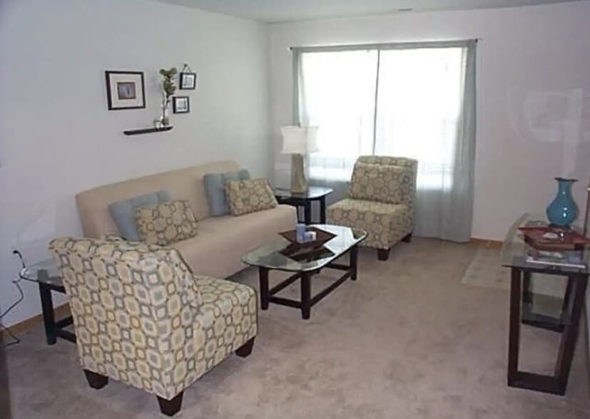 Building Photo - Village Glen Apartments