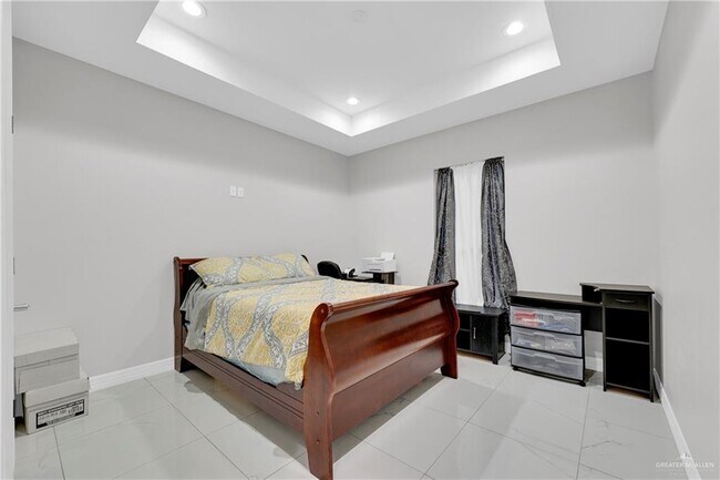 Building Photo - 25 La Pointe Ave