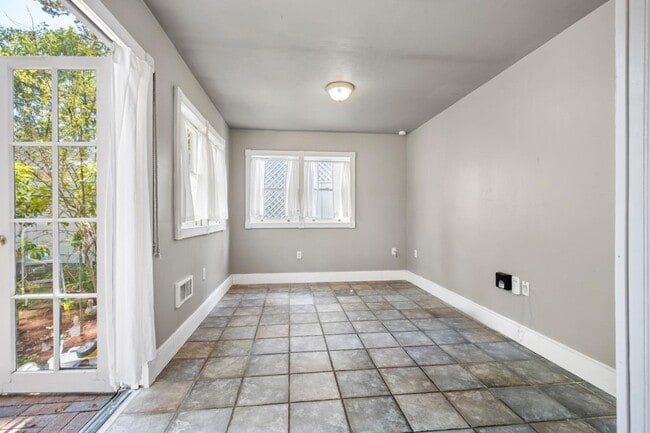 Building Photo - 3031 Flores St