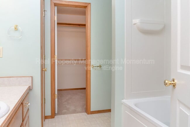 Building Photo - 3531 Leawood Ave