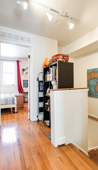 Building Photo - 724 Kater St