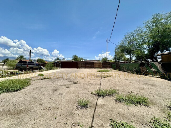 Building Photo - 1012 N Grande Ave
