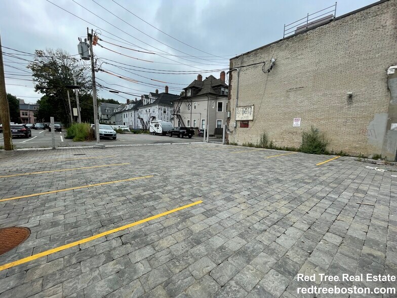 Building Photo - 1018 Commonwealth Ave