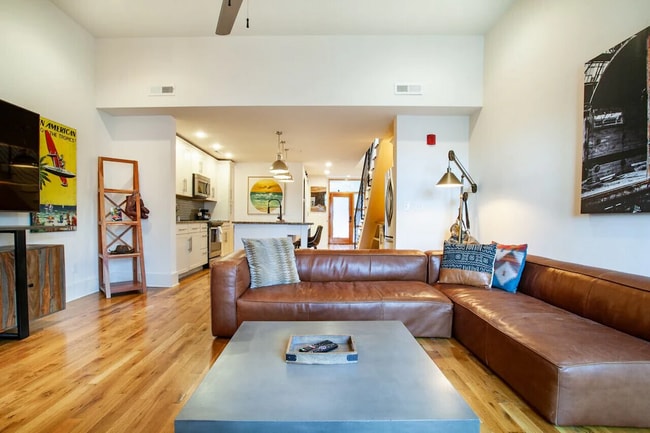 Building Photo - 205 Mews Way