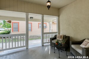 Building Photo - 1932 W Huisache Ave