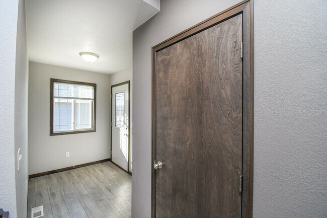 Building Photo - 3616 S Outfield Cir