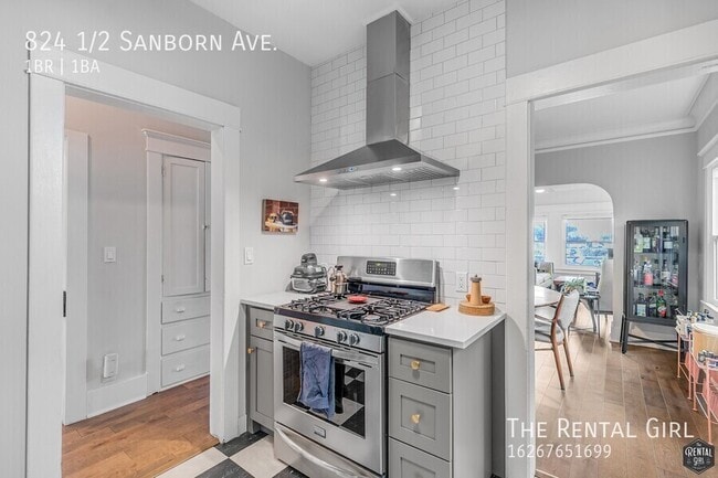 Building Photo - 824 1/2 Sanborn Ave.-