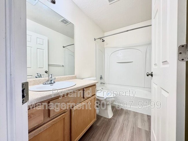 Building Photo - 1553 Vivante Way