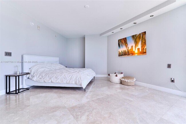 Building Photo - 3101 S Ocean Dr