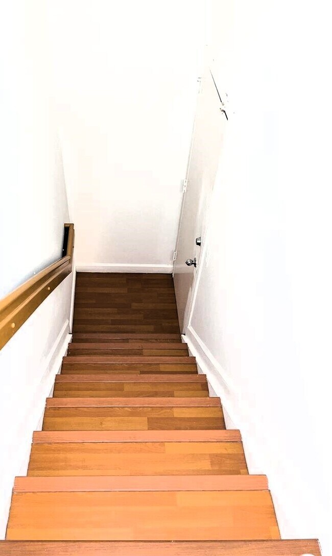 Building Photo - 1017 Meridian Ave