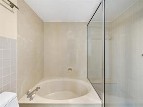 Building Photo - 5054 Golfview Ct