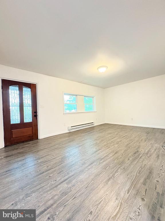 Building Photo - 1630 E 9th St