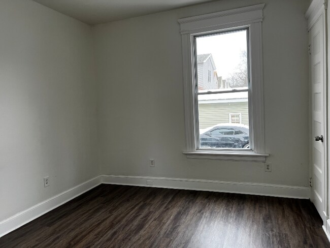 Building Photo - 879 Elm St