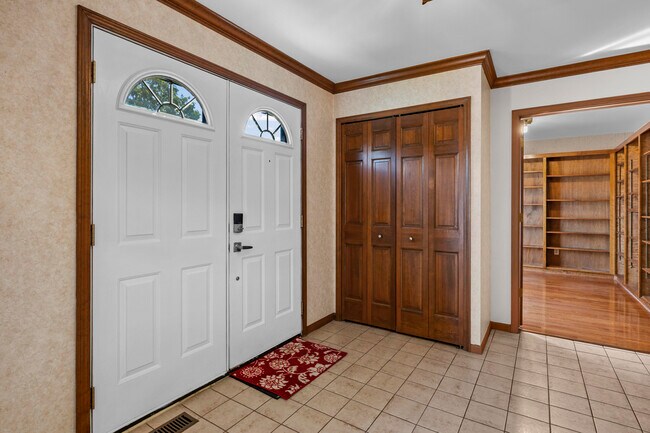 Building Photo - 38636 Rutgers Dr