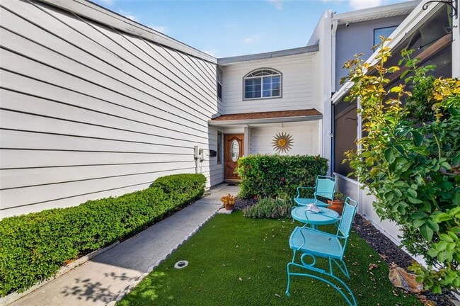 Building Photo - 8705 Bay Pointe Dr