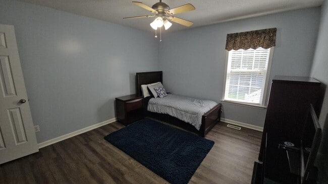 Primary Photo - 108 Kimeo Way