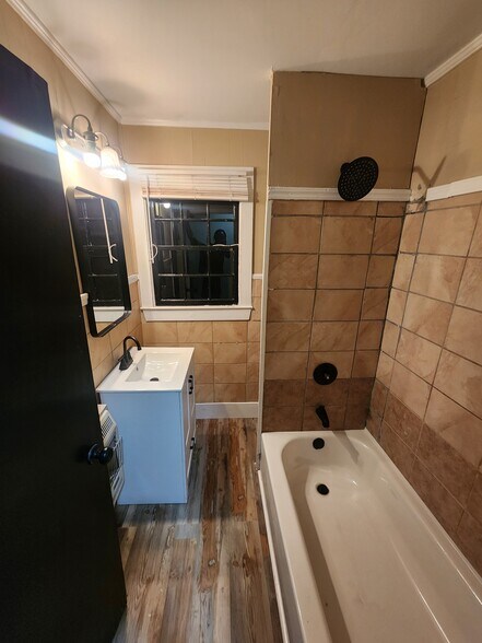 Building Photo - 503 Vermont St