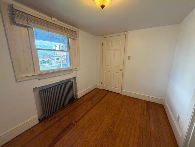 Building Photo - 645 E Boundary Ave