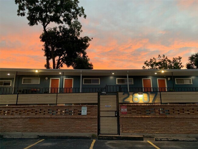 Primary Photo - 2807 Beauchamp St
