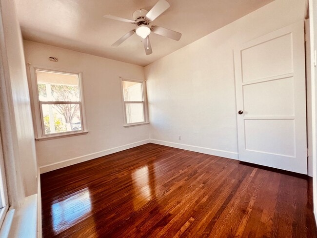 Building Photo - Single Family Home w/Garage, Yard, Fruit T...