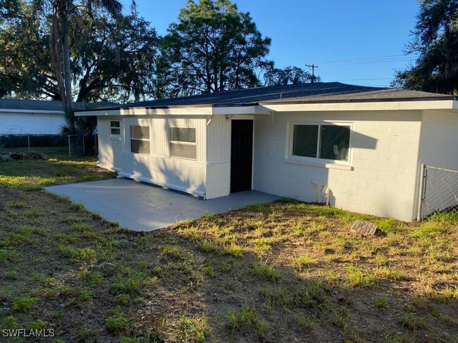Building Photo - 1204 Lake Elbert Dr SE