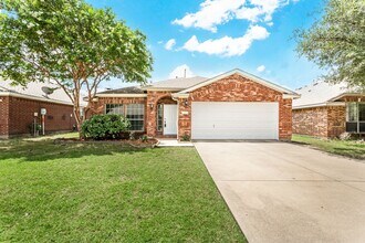 Building Photo - 4 Bedroom 2 Bath Home for Rent