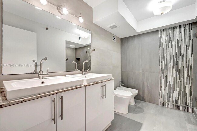 Building Photo - 170 Ocean Ln Dr