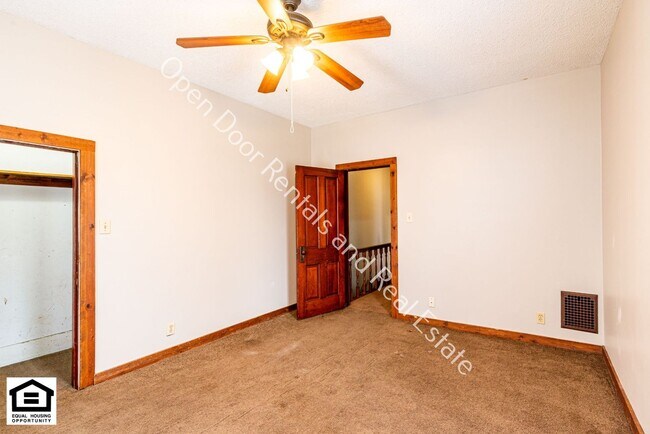 Building Photo - 114 W 2nd St