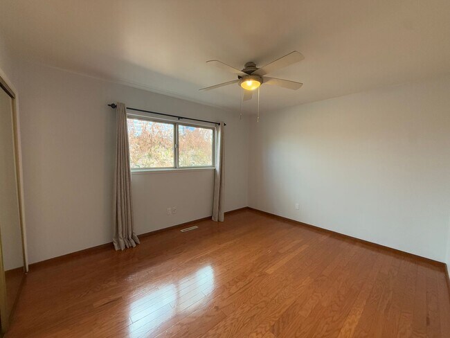 Building Photo - Charming 4BR San Diego Home with Front Dec...