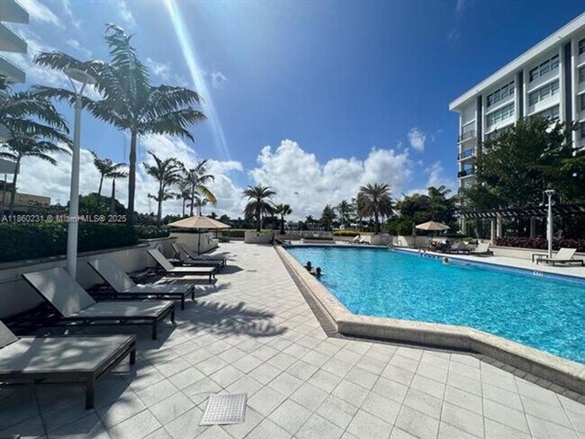 Building Photo - 5600 Collins Ave